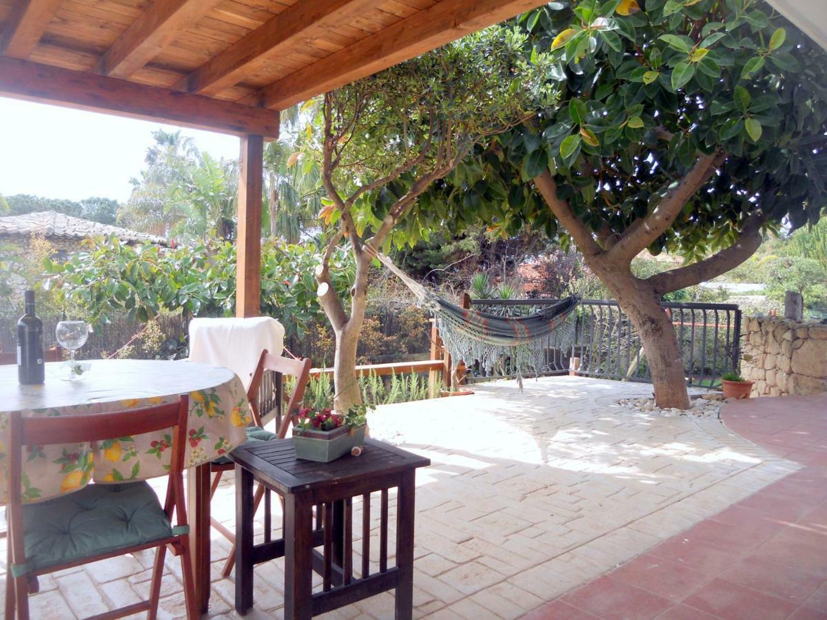 Villa A Due Passi Dal Mare Con Piscina Fontane Bianche Exterior foto