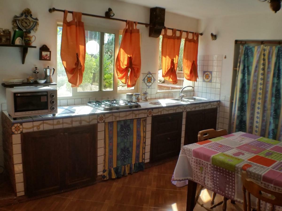 Villa A Due Passi Dal Mare Con Piscina Fontane Bianche Exterior foto