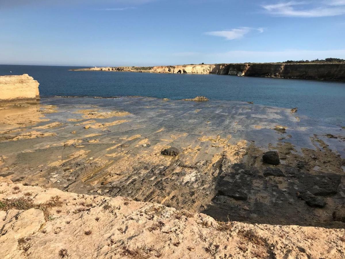 Villa A Due Passi Dal Mare Con Piscina Fontane Bianche Exterior foto